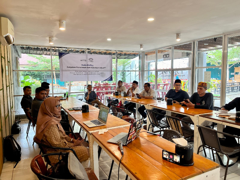 Kebijakan Pemerintah Aceh Terkait Pembatasan Aktivitas Sosial Tidak Inklusif