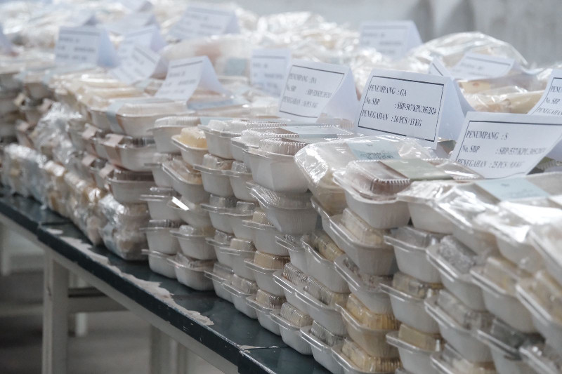 Bea Cukai Soetta Bersama BPOM Musnahkan 1 Ton Roti Milk Bun Thailand