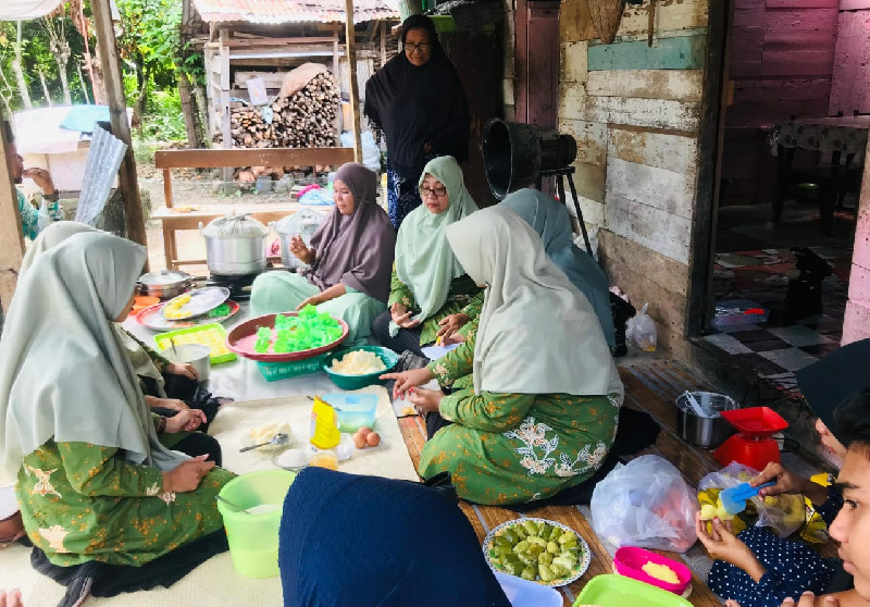 KUA Susoh Abdya Dampingi Proses Produk Halal Bagi Pelaku Usaha di Desa Palak