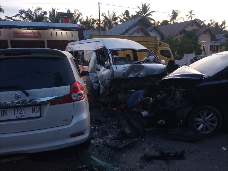 Kecelakaan Beruntun di Aceh Timur Akibat Sopir Mopen Hiace Mengantuk
