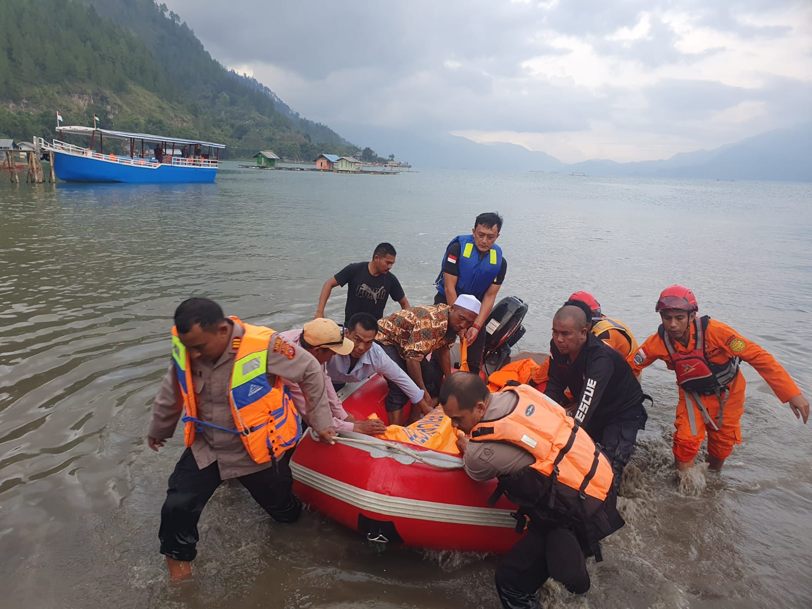 Suasana Lebaran Di Danau Lut Tawar Ada yang Tenggelam dan Kecelakaan