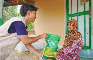 BAZNAS Distribusikan 137 Ribu Paket Beras Zakat Fitrah hingga Pelosok Indonesia