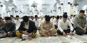 Forkopimda Aceh Salat Idulfitri Bersama Ribuan Jemaah di Masjid Raya Baiturrahman