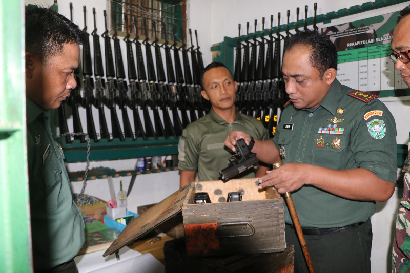 Pastikan Keamanan Wilayah, Dandim Aceh Timur Periksa Gudang Senjata dan Amunisi