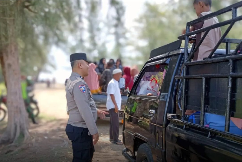 Jaga Kamtibmas, Polisi Patroli ke Wisata Pantai Mak Leuge Aceh Timur