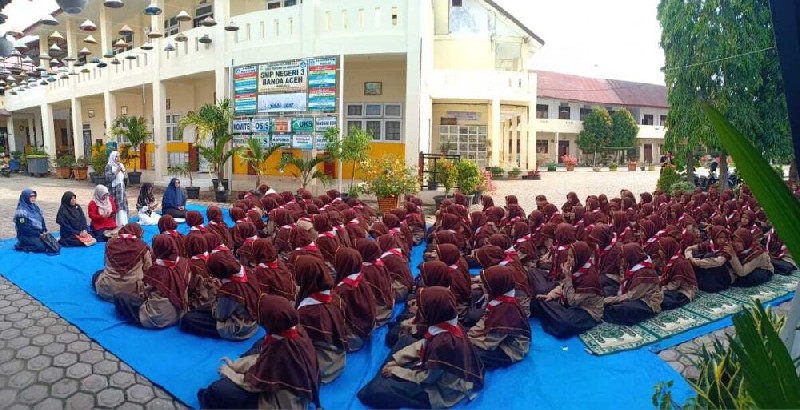 Ratusan Remaja Putri di SMPN 3 Banda Aceh Minum TTD Serentak