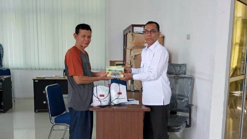 162 Jemaah Haji Aceh Barat Terima Buku Manasik dan APD