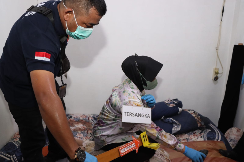 Polisi Gelar Rekonstruksi Pembunuhan Ibu Kandung di Kajhu