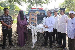 Terkena Puting Beliung, Dinsos Aceh Berikan Bantuan Masa Panik untuk SDIT Ar-Rabwah