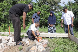 Pj Bupati Aceh Besar Letakkan Batu Pertama Pembangunan Rumah Dhuafa Hasil Swadaya Warga