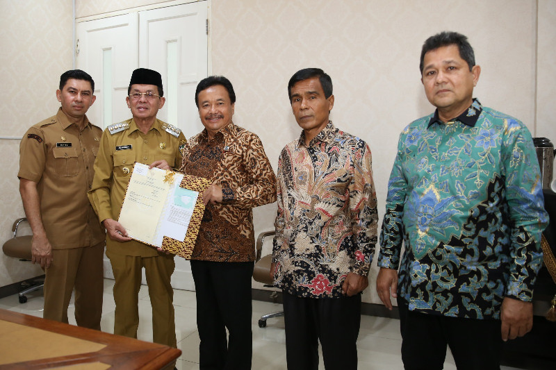 Pemko Banda Aceh Terima Sertipikat Aset Tanah dari Kementerian ATR/BPN