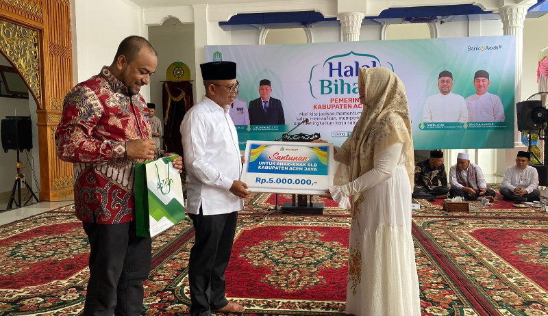 Pemkab Aceh Jaya Serahkan Bantuan untuk Anak-anak SLB