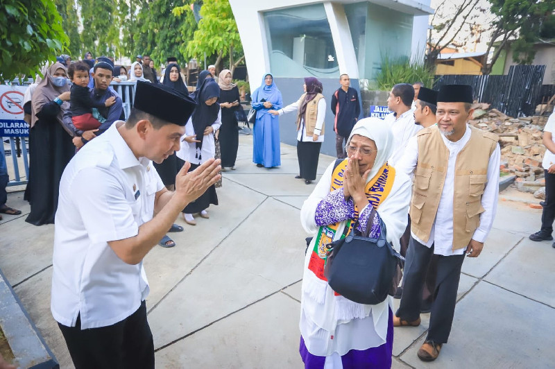 Pemko Banda Aceh Lepas JCH yang Tergabung dalam Kloter 8