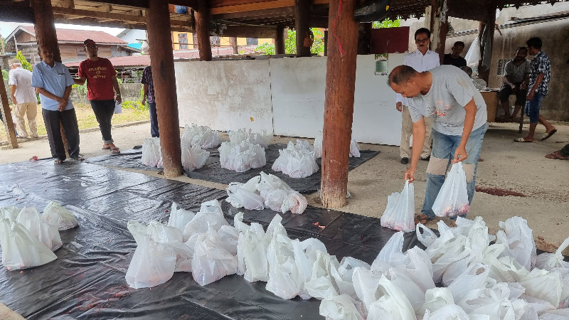 Partai Gerindra Aceh Salurkan 180 Paket Daging Kurban