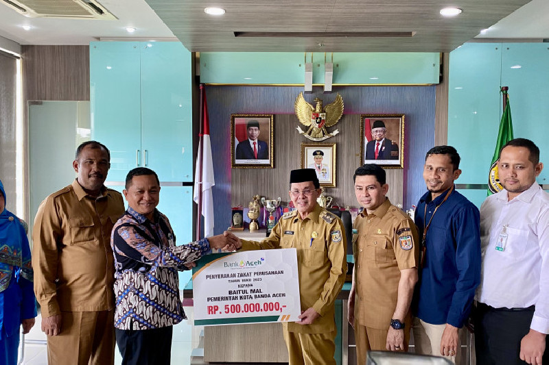Bank Aceh Syariah Serahkan Zakat Perusahaan Rp500 Juta ke Pemko Banda Aceh