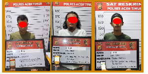 Polisi Tangkap Tiga Pria Sedang Main Judi Online di Warung Kopi Aceh Timur