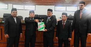 Pj Bupati Aceh Besar Sampaikan Raqan Pertanggungjawaban APBK 2023 ke DPRK