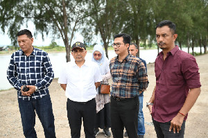 Komisi III DPRK Banda Aceh Minta Pemerintah Perbaiki Jalan Tepi Laut Gampong Jawa