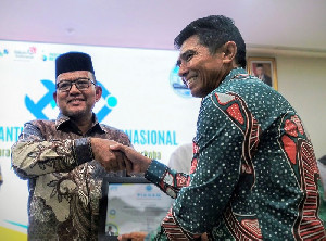 Kakanwil Kemenag Aceh Terima Penghargaan dari Kepala BNN