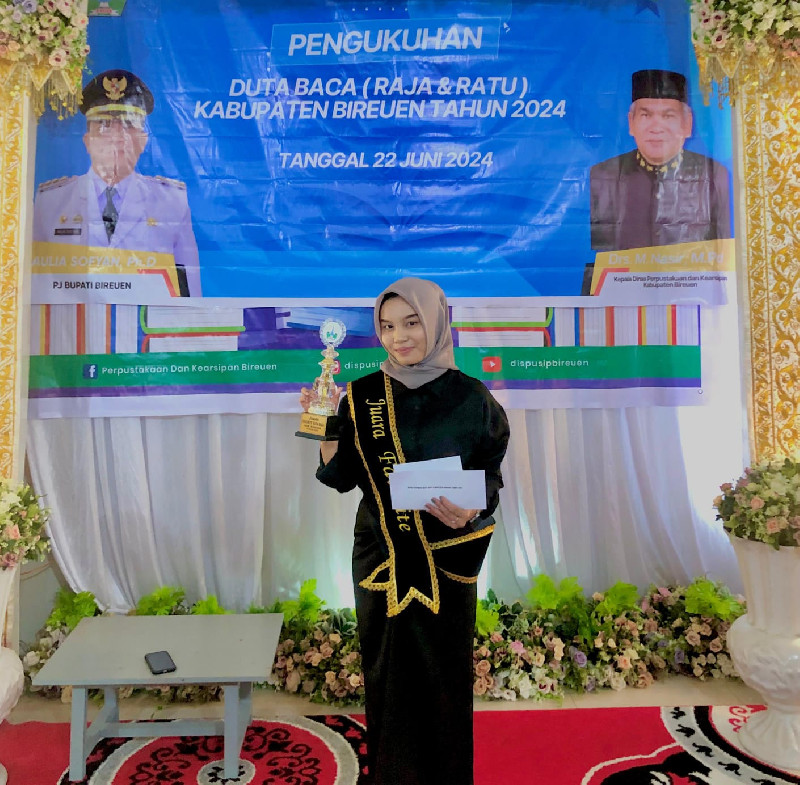 Mahasiswa UMMAH Aceh, Maya Fitriyani Juara Favorit Duta Baca Bireuen
