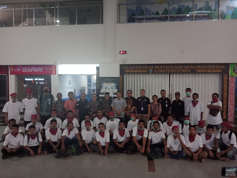Kepala DKP Jemput 32 Nelayan Aceh Timur yang Dipulangkan dari Thailand