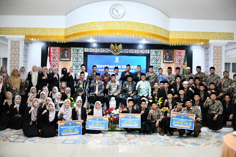 Pj Wali Kota Banda Aceh Serahkan Reward bagi Kafilah MTQ