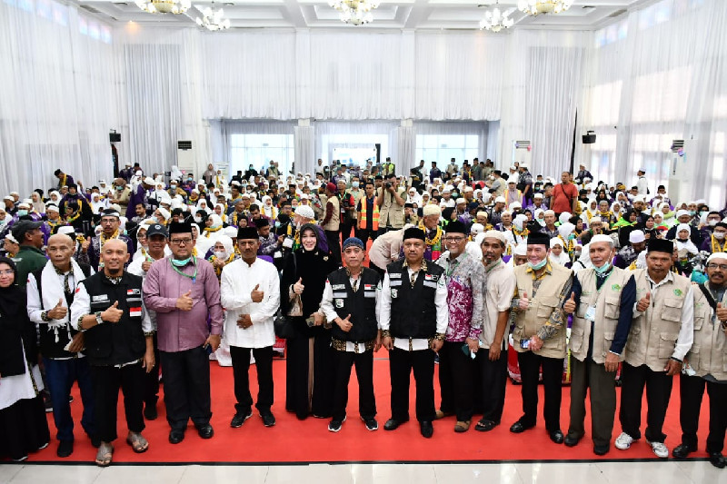 Pj Walikota Banda Aceh Sambut Kepulangan Jemaah Haji Kloter 11