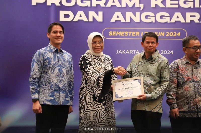 Dipimpin Prof Ishak, UTU Raih Penghargaan IKU 3 Kemendikbudristek