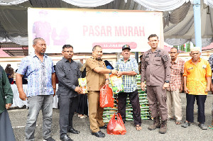Sambut Hari Bhakti Adhyaksa ke-64, Pj Bupati Aceh Besar Buka Pasar Murah