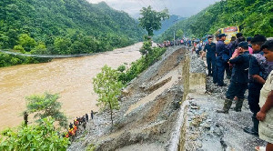 Tanah Longsor Seret Dua Bus ke Sungai di Nepal, Puluhan Orang Masih Hilang