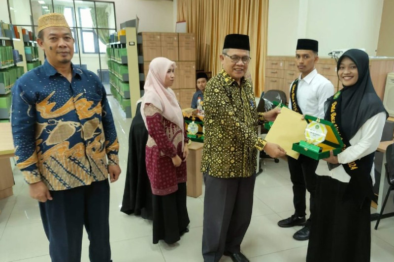 Selamat, Akhyarul Mulki dan Isna Mauliana Terpilih sebagai Duta Baca UIN Ar-Raniry 2024