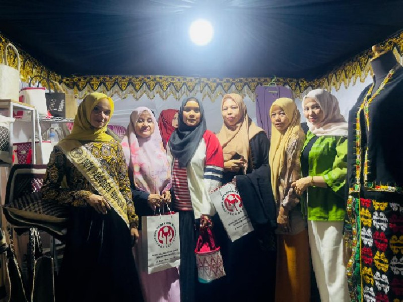 Meriahkan POPDA, Stan Dekranasda Aceh Timur Dilirik Pengunjung