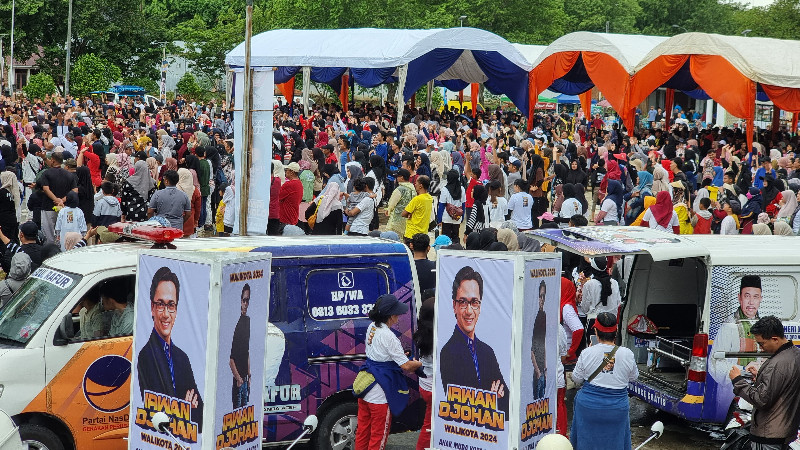 Ribuan Masyarakat Banda Aceh Ikuti Jalan Santai Irwan Djohan di Taman Safiatudin