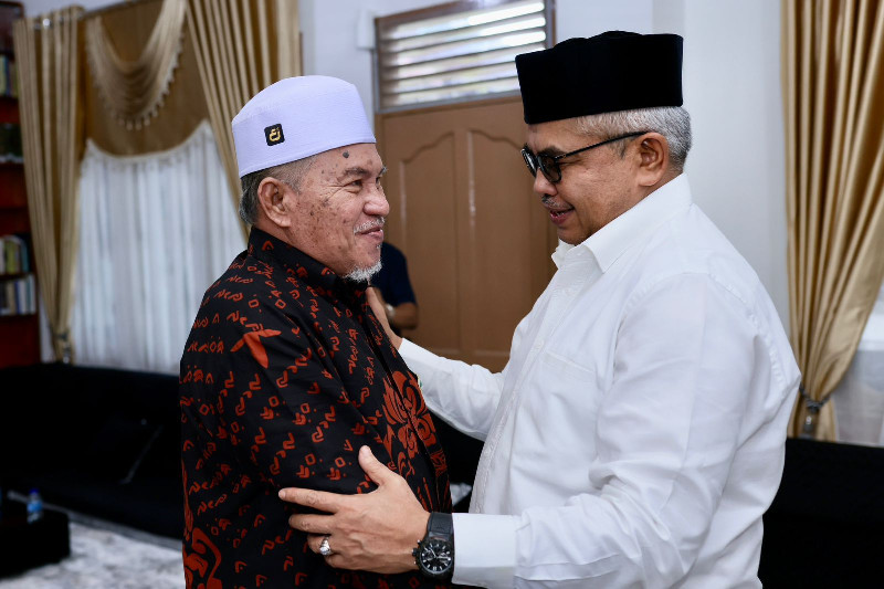 Pj Gubernur Silaturahmi ke Kediaman Ulama Karismatik Aceh