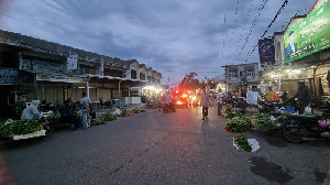 Pasar Pagi Tungkob, Tradisi Pagi yang Menggerakkan Perekonomian Petani Lokal