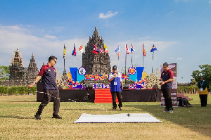 Candi Prambanan Jadi Saksi Penampilan Olahraga Tradisional Negara-negara di ASEAN Sport Day 2024