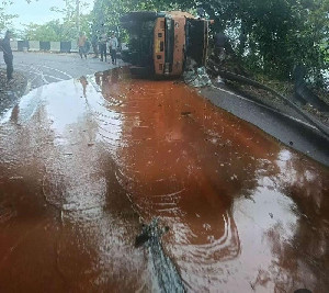 Tumpahan Minyak CPO di Gunung Geureute, Lalu Lintas Macet Parah