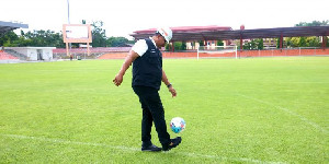 Pj Gubernur Aceh Jajal Dimurthala dengan Juggling Bola