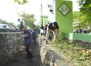 Sukseskan PON XXI, Dishub Aceh Gotong Royong di Kuburan Massal Ulee Lheue