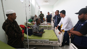 Sambangi Penyandang Talasemia, Ketua PMI Banda Aceh Beri Santunan dan Bantuan Sembako