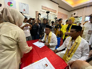 Pasangan Fathani - Zarkasyi Resmi Daftar ke KIP Maju Pilkada Lhokseumawe 2024