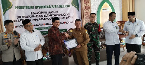 Irjen Kemenag Serahkan Sertifikat Kabupaten Wakaf ke Aceh Tengah