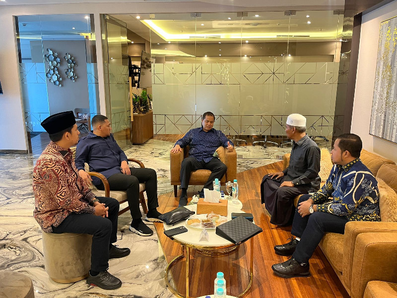 Tu Sop Jalin Silaturrahmi dengan Ketua DPW Nasdem Aceh