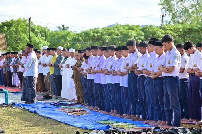 Ribuan Siswa Lakukan Shalat Istisqa di Lhoknga