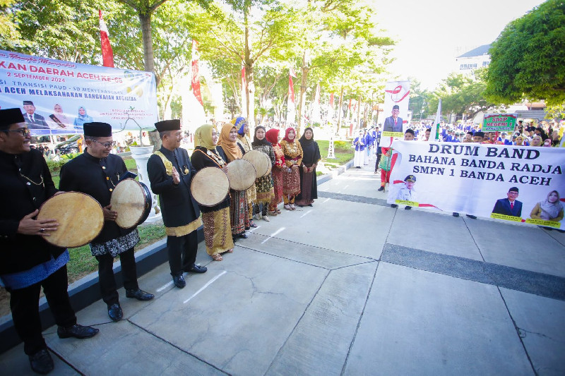 Peringati Hardikda ke-65, Pj Wali Kota Banda Aceh Lepas 2.700 Peserta Karnaval