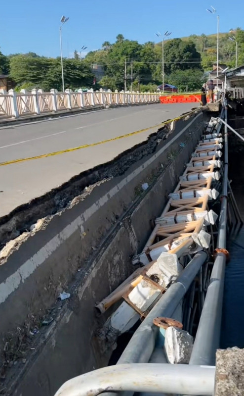 Pagar Jembatan Loskala Lhokseumawe Ambruk