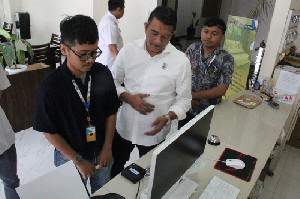 Pemko Banda Aceh Pasang Tapping Box Ke-100 pada Wajib Pajak