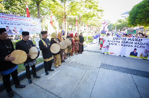 Peringati Hardikda ke-65, Pj Wali Kota Banda Aceh Lepas 2.700 Peserta Karnaval