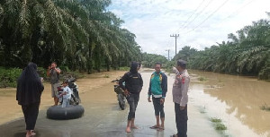 Polsek Simpang Kiri Pantau Daerah Rawan Banjir di Tenggulun Subulussalam