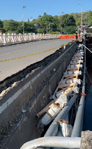 Pagar Jembatan Loskala Lhokseumawe Ambruk